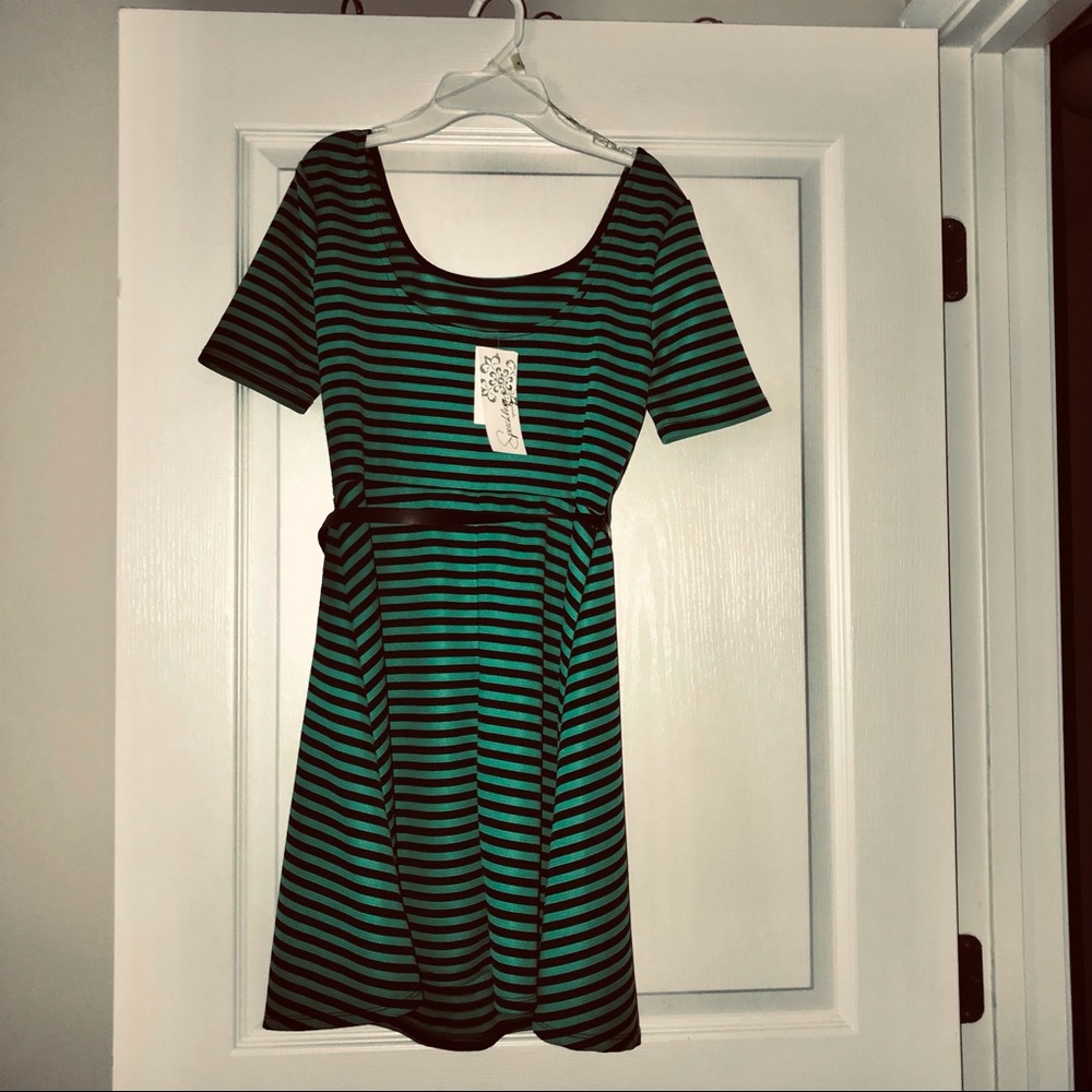 "NEW" SPEECHLESS DRESS - Picture 2 of 6